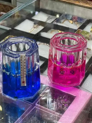 🧊 Decorative Paperweight – Beauty with Purpose! Stylish, colorful,