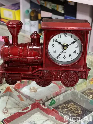 🚂 Vintage Train Table Clock – Time With a Twist! Add charm to any desk with this unique train-shaped alarm clock.